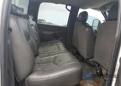 2006 Chevrolet Silverado K2500 Heavy Duty z USA, uszkodzony, nr VIN 1GCHK23U06F261402